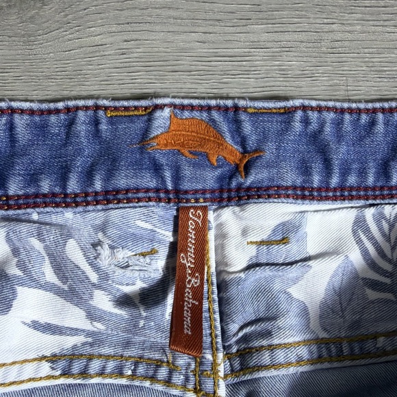 Tommy Bahama Mens Jeans Medium Wash Straight Leg Size 42x32 Stretch Tropical - Picture 2 of 8